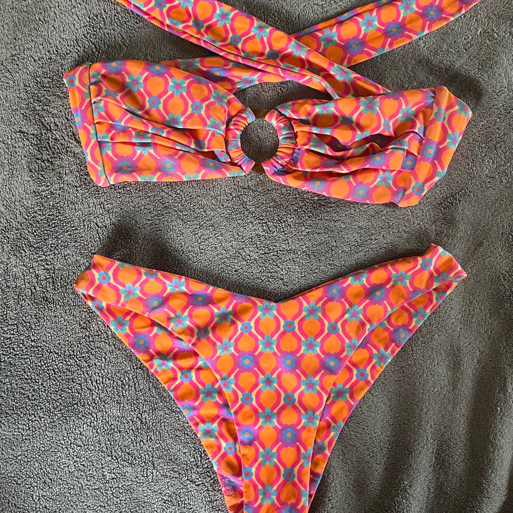 🔥 Kulani Kinis “Flamenco” Bikini Set- Size S- Bandeau Top & Cheeky V Bottom